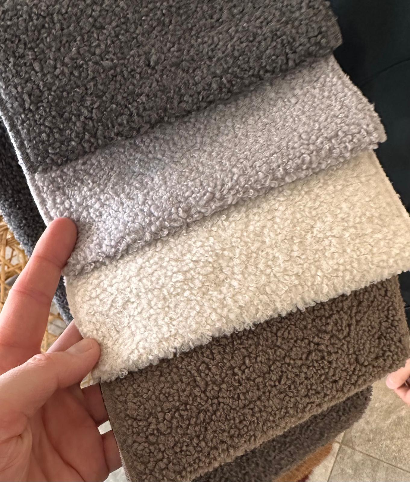 Bouclé-Stoffmuster in Grau-, Creme- und Brauntönen