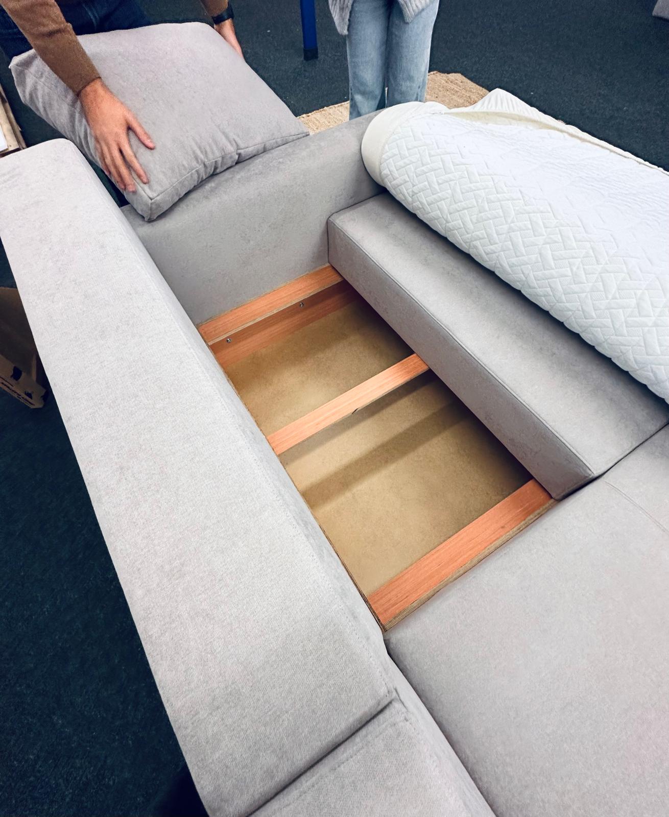 Aufbau des Schlafsofas – 18er Multiplexplatten, Querstreben und Boxspringfedern